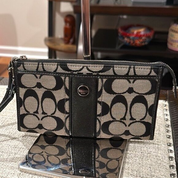 Coach Signature “C” Zipper Wristlet/Wallet (EUC) - Picture 1 of 15
